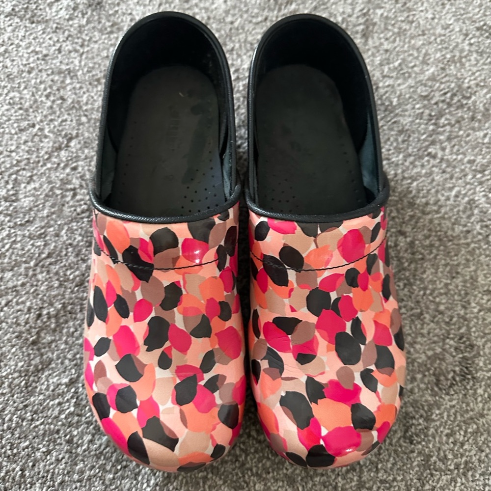 Women’s clogs, great for long work days